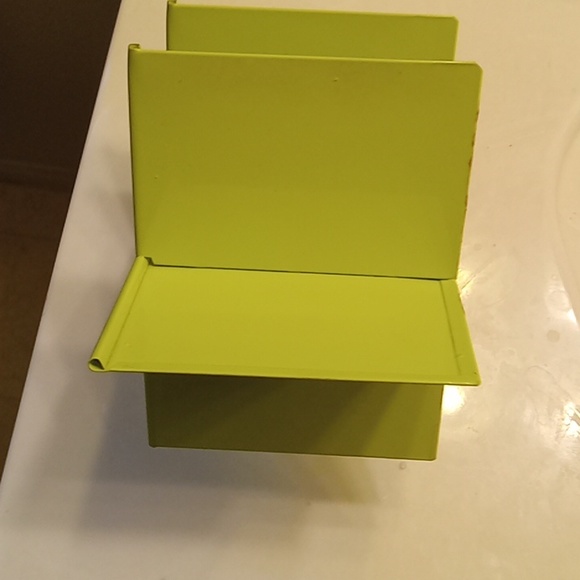 Divider/organizer..6spots..metal lime green.perfect condition but fast! - Picture 2 of 4